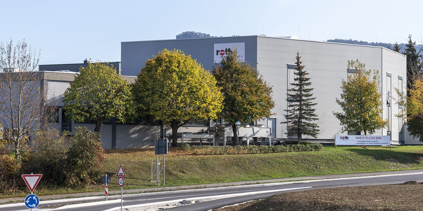 hirschburg-werbeagentur-und-werbetechnik-aus-balingen-im-zollernalbkreis-roth-gmbh-xxl-werbeanlage
